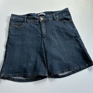 Lee Slender Secret - “lower on waist” denim shorts. Women’s size 14